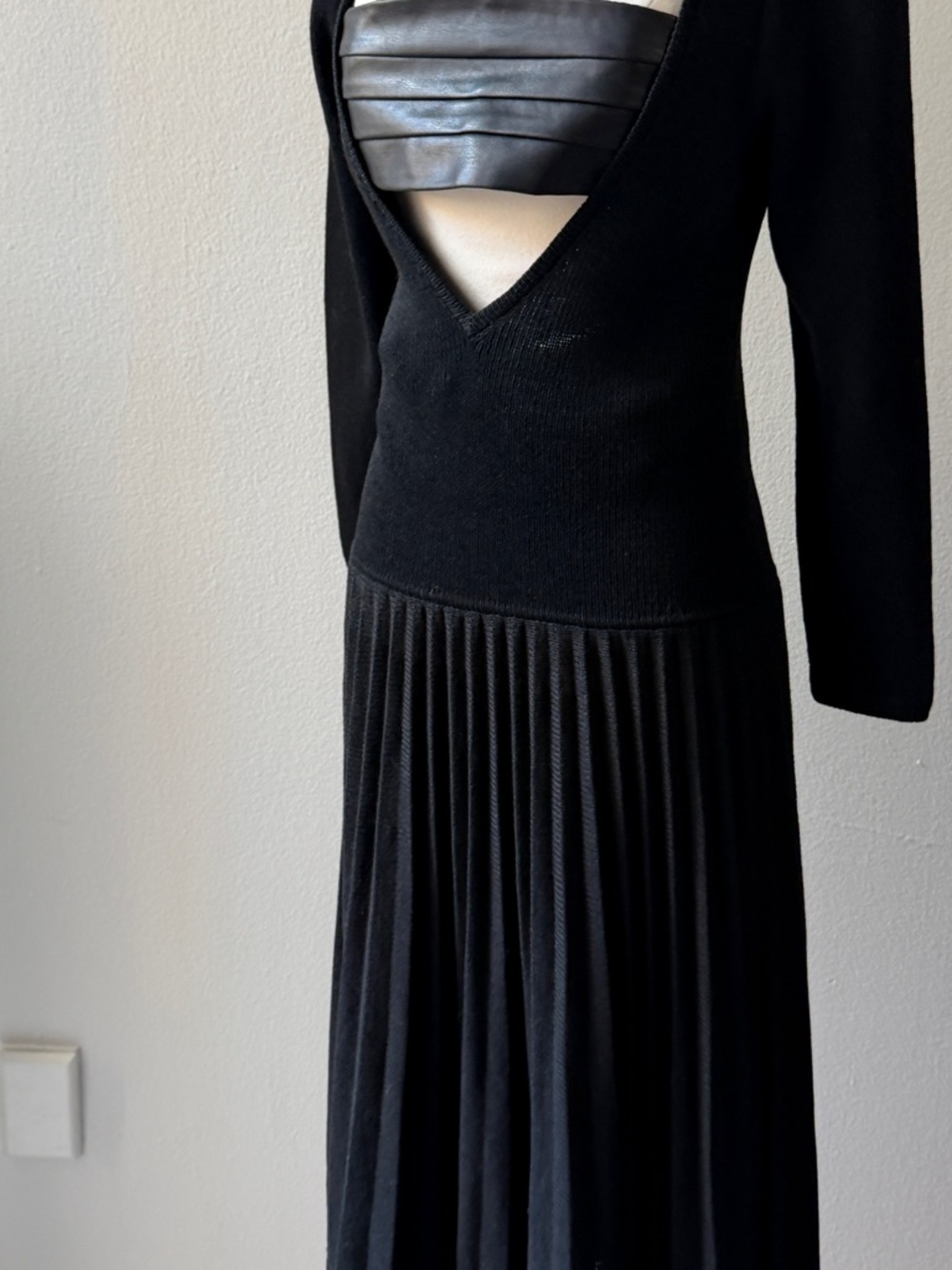 Vintage St John Elegant Black Pleated Maxi Dress - Picture 11 of 14